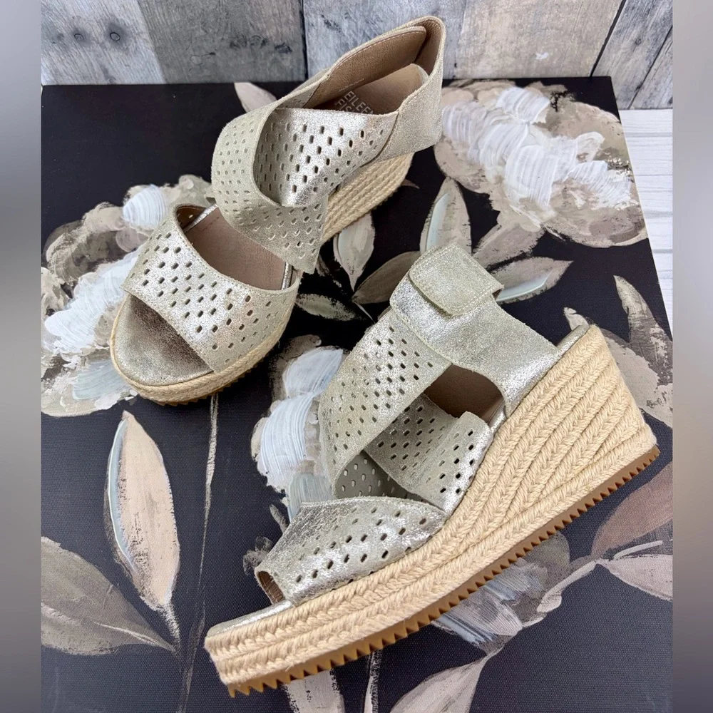 Eileen Fisher Willow Wedge Espadrille Sandals in Gold Size 7.5 Medium Width Fit.
